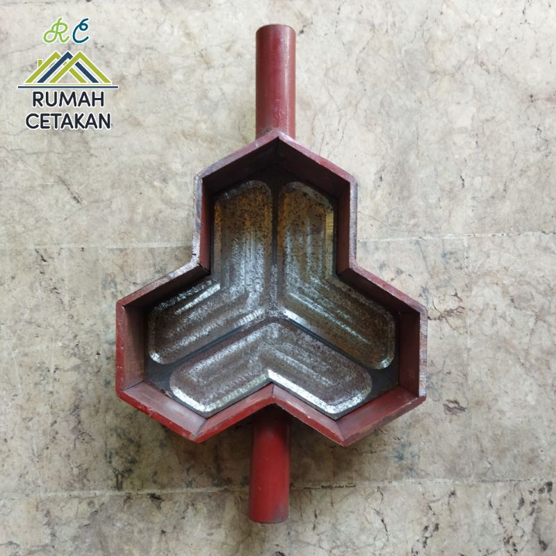 Alat cetakan paving manual tiga berlian Motif V