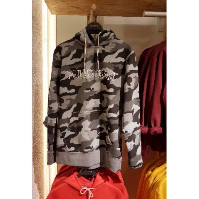 hoodie pull and bear camo