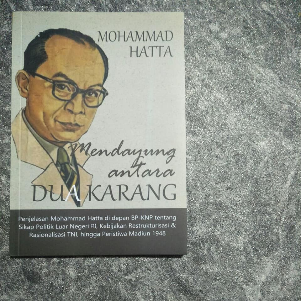 BUKU Mendayung Antara Dua Karang - Penjelasan Mohammad Hatta di Depan BP-KNP
