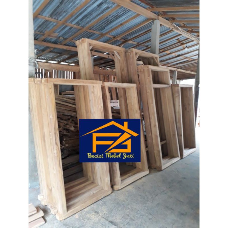 Pintu Utama  Bahan kayu jati finishing plitur