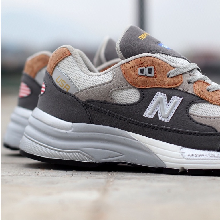 TOP SELLER NEW B 992 USA SEPATU PRIA LIMITED EDITION