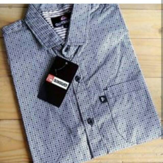 kemeja lengan pendek quiksilver bintik bintik