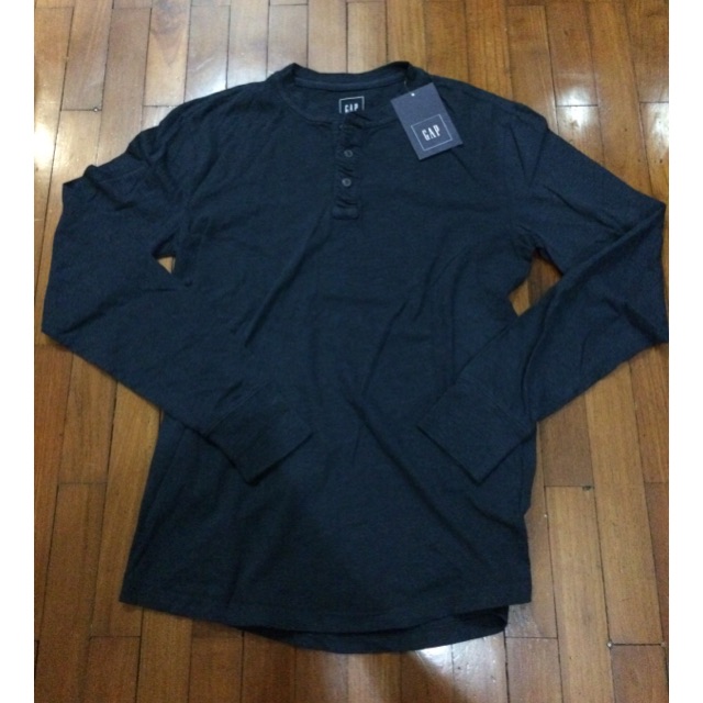Kaos henley lengan panjang merk GAP. Original. Size XS. Baru dan Lengkap Dengan Tag