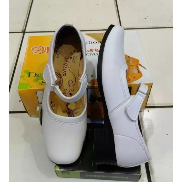 Sepatu Pantofel Paskibra Wanita/Sepatu Perawat Hitam/Putih