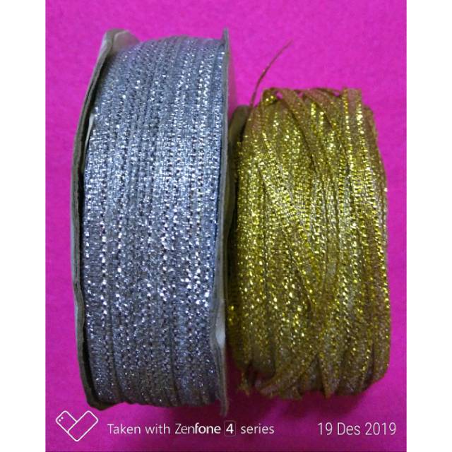 

Pita Glitter Pita Kado Pita Parcel Pita Hampers Pita Gold Pita Emas Pita Silver 4mm Pita Jaring Glitter (+- 3 meter)