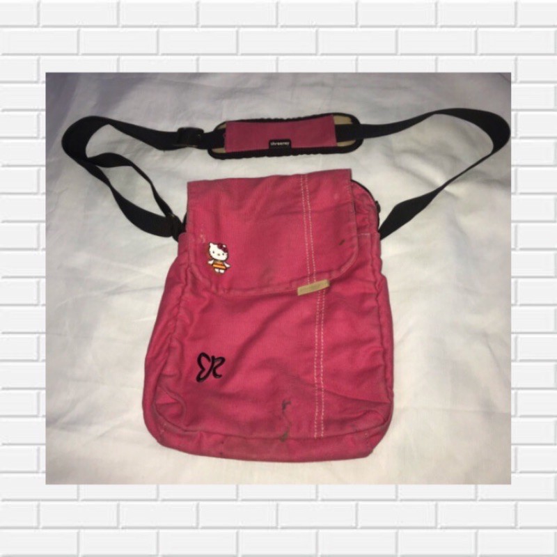 tas selempang (slingbag) warna pink tali hitam threerey original preloved