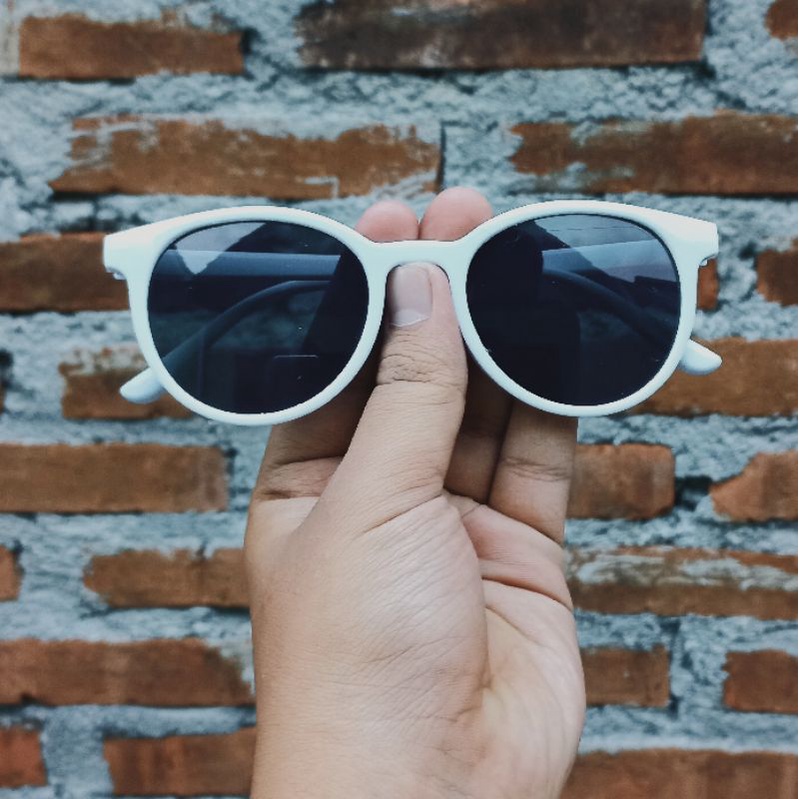 KACAMATA PUTIH HITAM