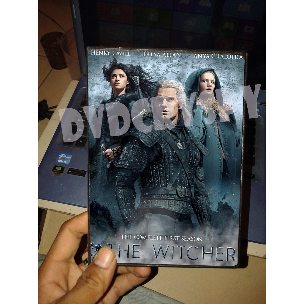 FLASHDISK SANDISK 32GB ISI Serial The Witcher Season 1 COMPLETE