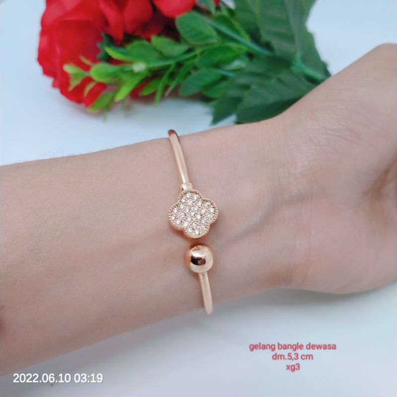Gelang Tangan Fleksibel Bangle Wanita Titanium Xuping Perhiasan Aksesoris Fashion Lapis Emas Anti Karat
