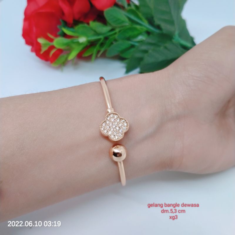 Gelang Tangan Fleksibel Bangle Wanita Titanium Xuping Perhiasan Aksesoris Fashion Lapis Emas Anti Karat