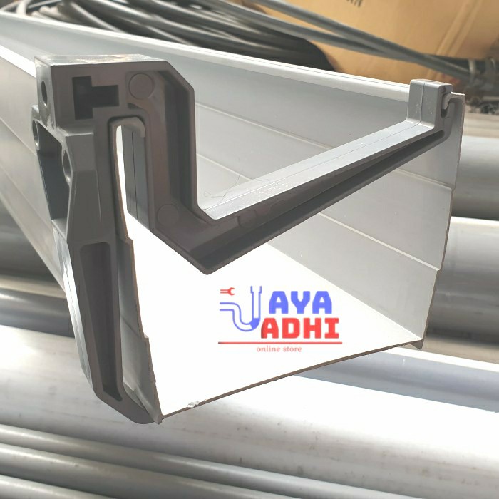 PVC Talang Kotak Bracket Tahanan 14 cm