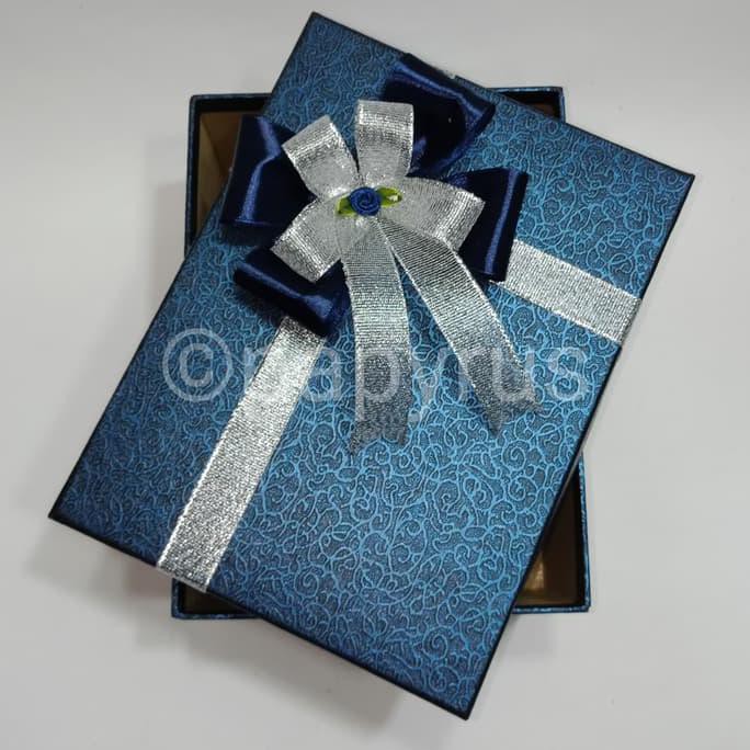 

Papyrus Kotak Kado Gift Box Hadiah 15x20cm tinggi 5cm