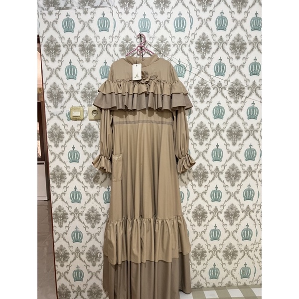 ayu dyah andari olive 3D dress