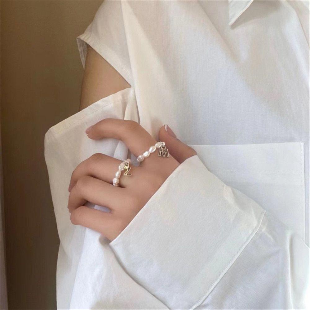 Lily Woman Finger Ring Fashion Bohemian Perhiasan Huruf Liontin