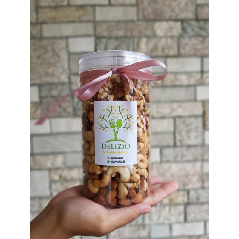 

Kacang Mix Roasted Nuts 550gr