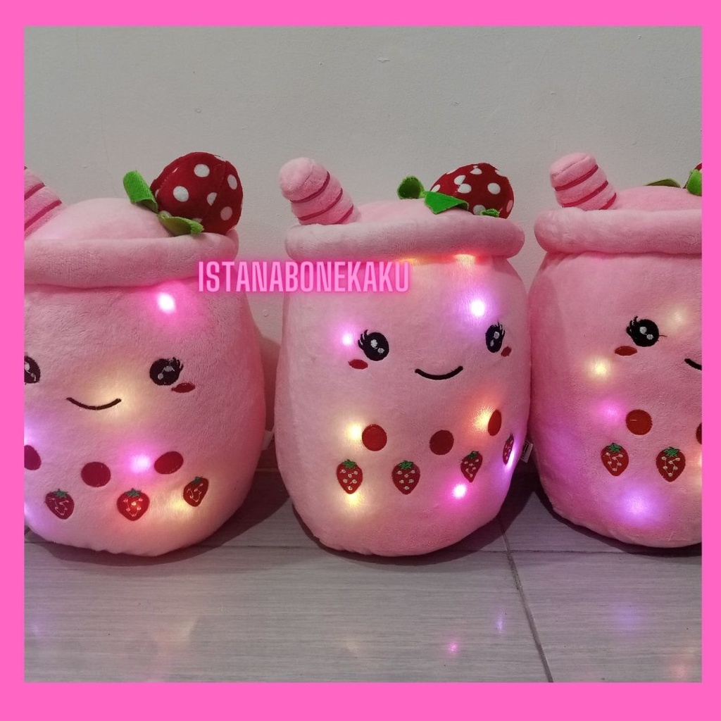 Boneka Boba Milk Tea Strawberry Lampu LED Bahan Halus Isi Dacron Murni SNI