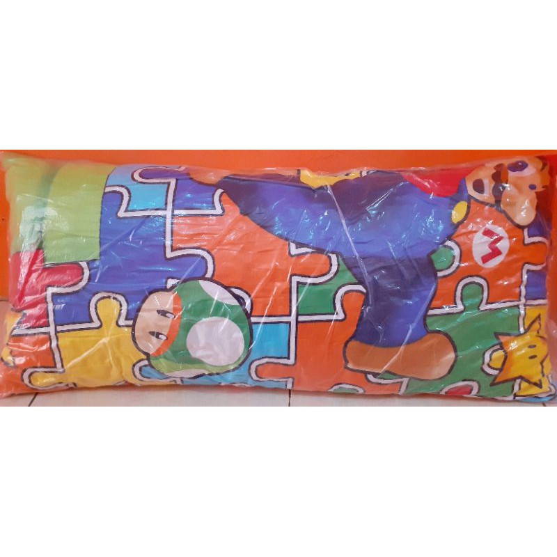 Bantal cinta karakter