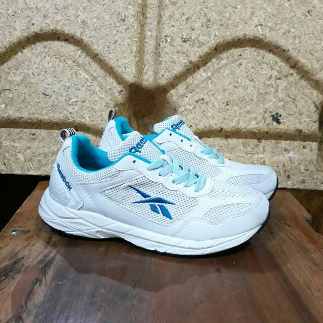 SEPATU OLAHRAGA REEBOK PUTIH