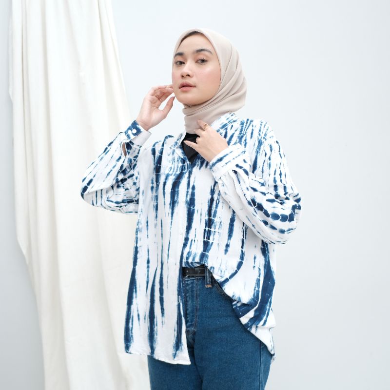 Kemeja Polos dan Motif shibori