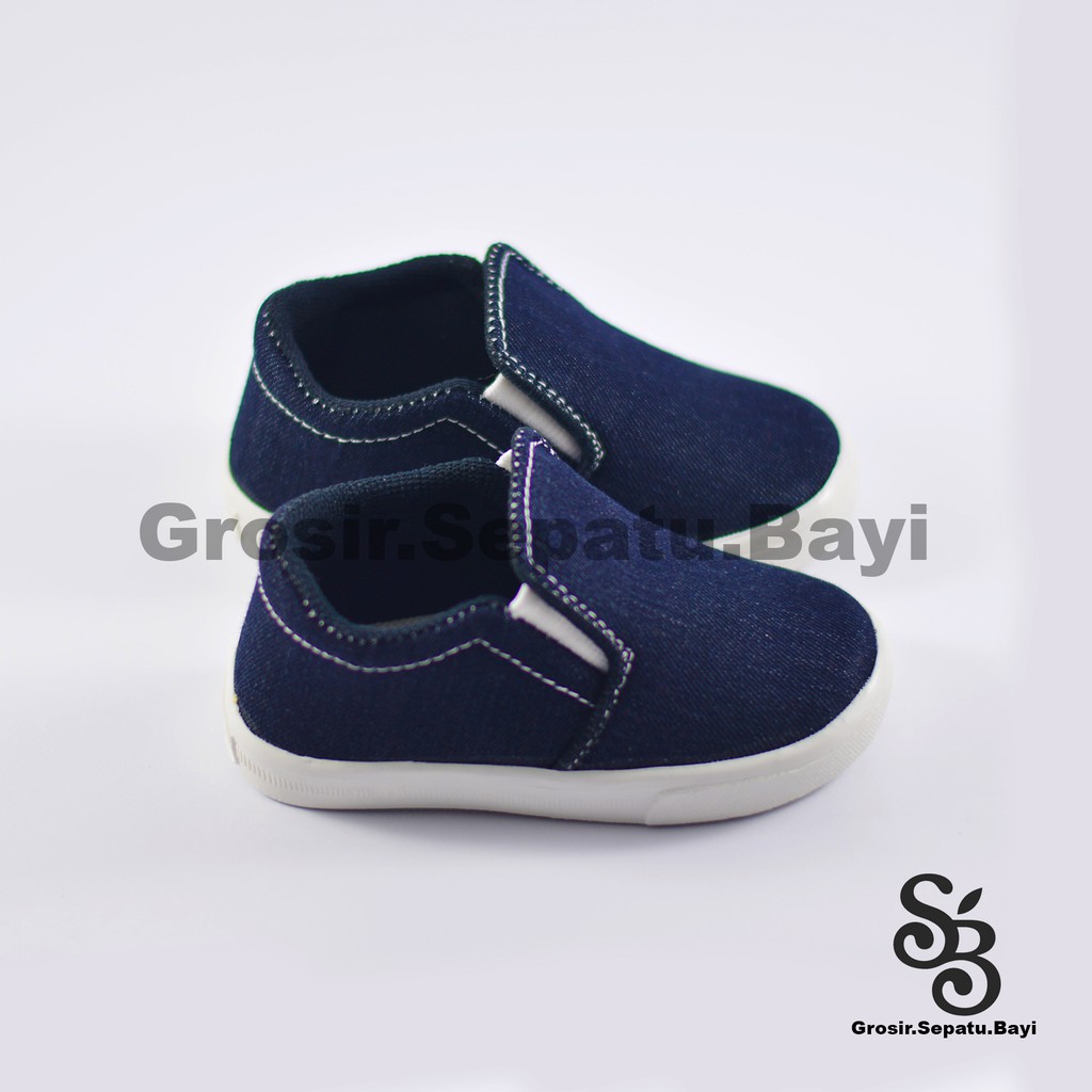 sepatu anak slip on laki-laki levis hitam murah