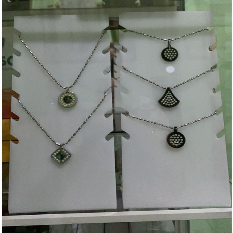 Akrilik Display Kalung L