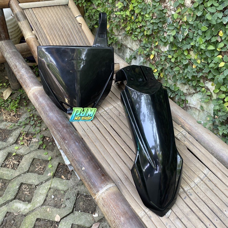 PAPAN NOMOR + SPAKBOR DEPAN YZ85NEW