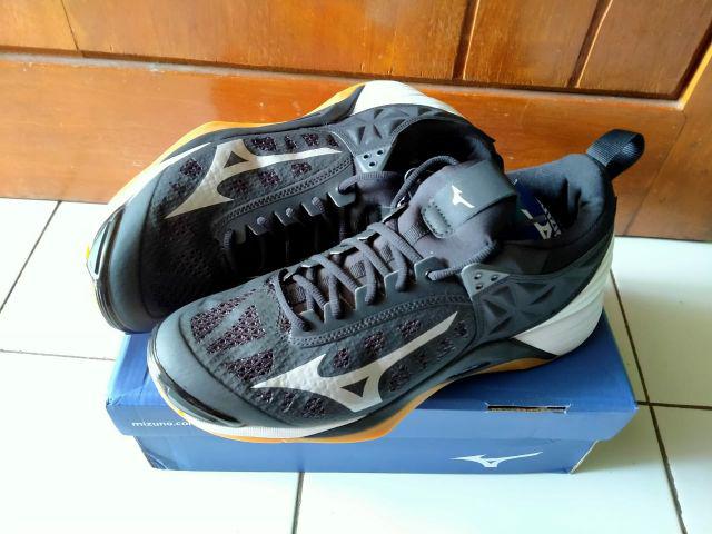  Sepatu  Volley Mizuno  Original Wave Momentum  Black Silver 