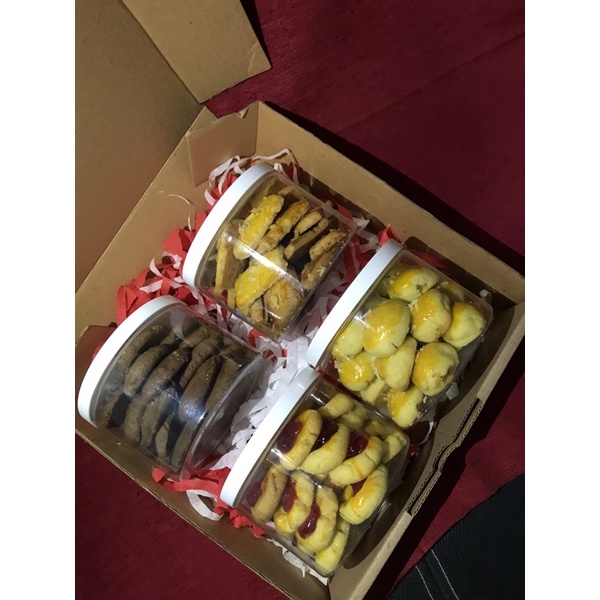 

Hampers kue lebaran limited