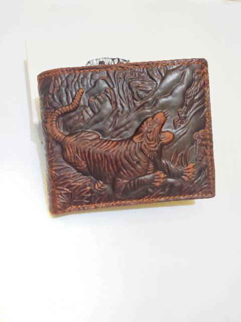 DOMPET KULIT SAPI MOTIF TIMBUL MACAN