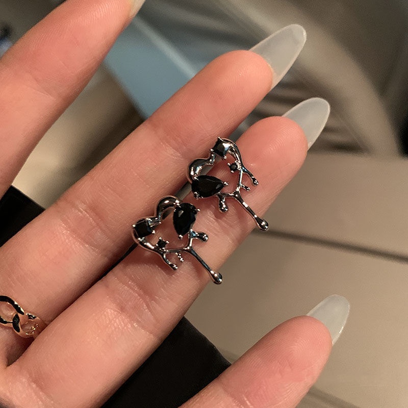 Anting Tusuk Gantung Desain Hatirumbai Warna Silver Gaya Punkhip Hop Untuk Wanita