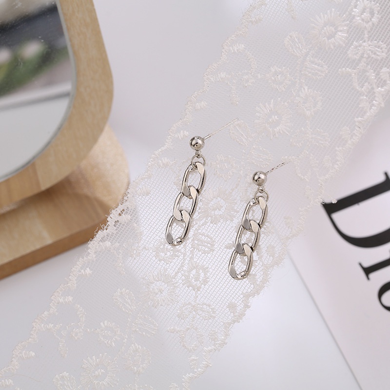 Personality Korean version of simple trendy cold wind short wild small chain earrings 210807