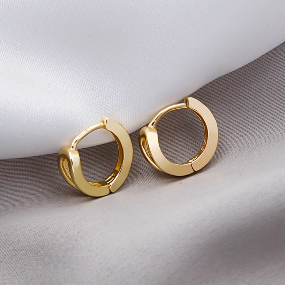 Anting Hoop Bentuk Lingkaran Kecil Warna Emas Bahan Logam Gaya Steampunk Untuk Wanita