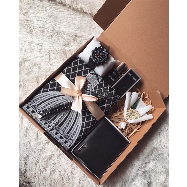 

Hampers alat sholat/hampers jam tangan cowok/hampers gift box/hampers dompet /kado ulang tahun