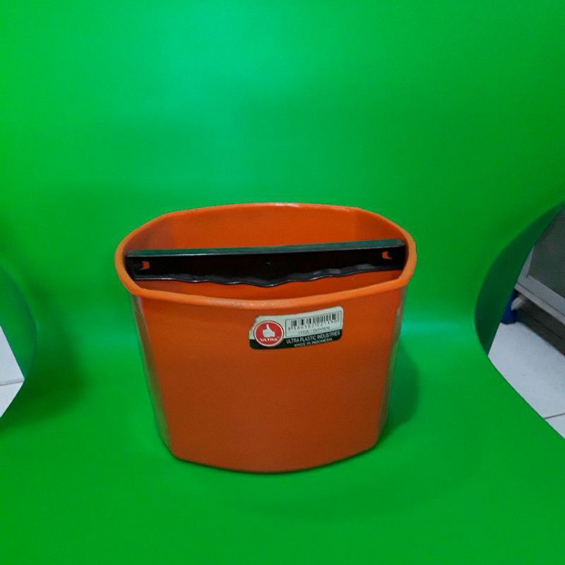 Gayung plastik ultra ( gagang tengah )