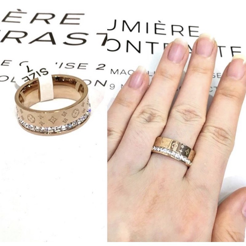(BISA COD) Cincin Titanium Premium LV Zircon Termurah