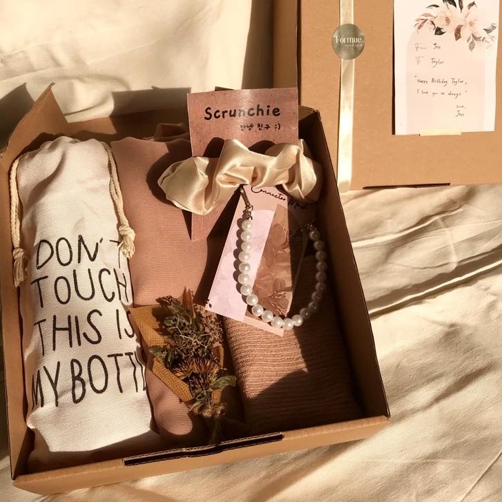 

TRXd2D7p--kado ulang tahun aesthetic murah ultah cewek sahabat teman wisuda pernikahan gift box hadiah hijab bella square hampers