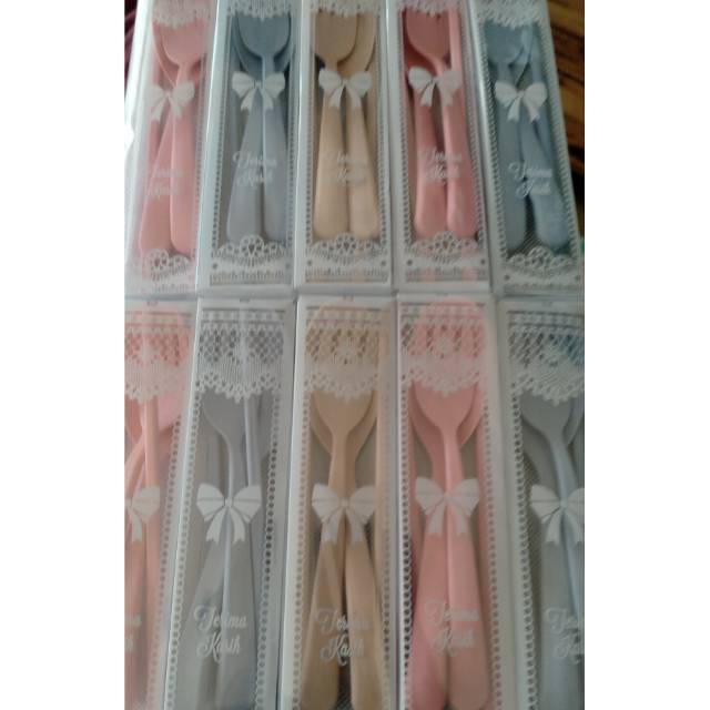 SOUVENIR  SENDOK SET BAHAN PLASTIK JERAMI KEMAS MIKA ISI 50PCS