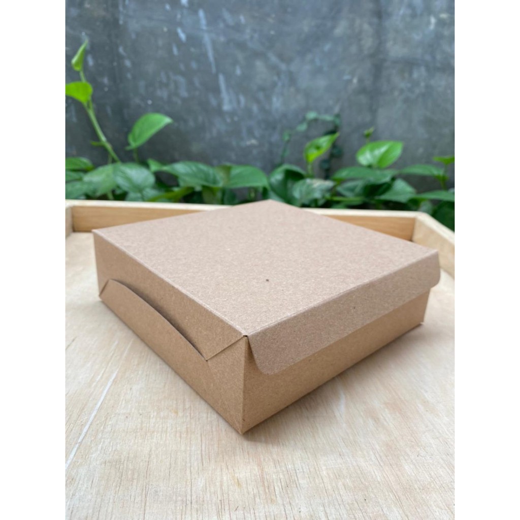 

Box paper brown Kraft laminasi Coklat Untuk Kotak Kue Roti Cake Snack 20 x 20 x 8 CM