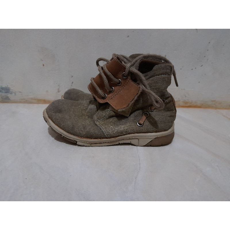 Borongan sepatu adidas