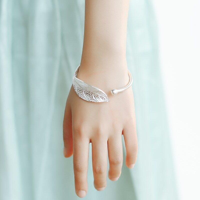 Gelang Bangle Open Desain Daun Warna Silver Untuk Wanita