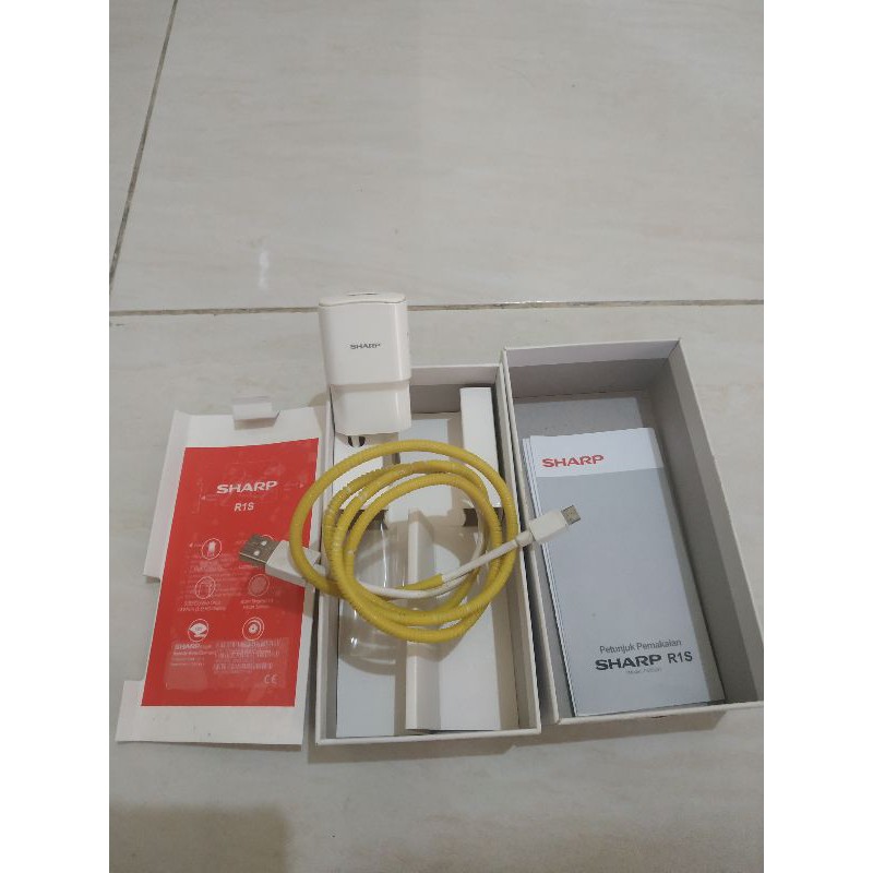 sharp R1s bekas lcd pecah