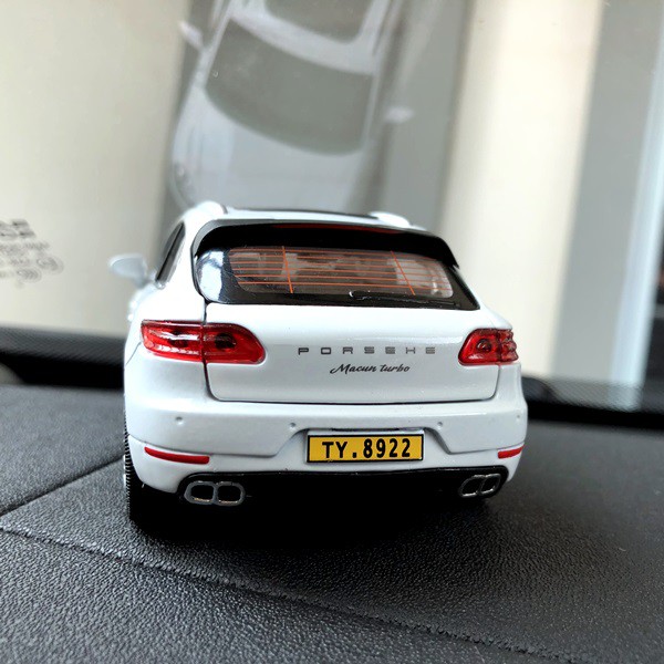 Pajangan PORSCHE MACAN TURBO Miniatur Parfum Parfume Pewangi Mobil