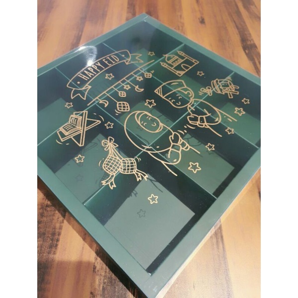 

Dus mika idul fitri sekat 9 " Hijau Tua " & tag ( 1 pack isi 5 pcs dus & tag)