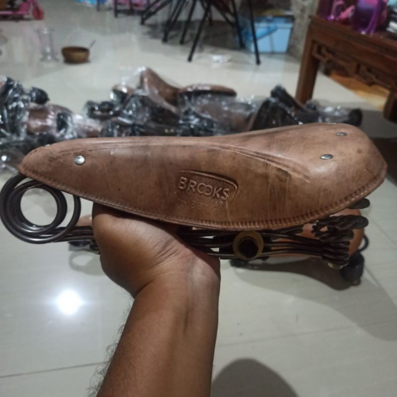 Sadel Onthel Gelung Kulit Rangka Ulir Ontel Kuno Klasik Retro