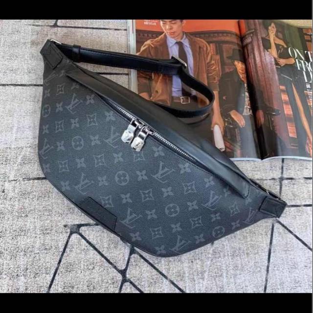 LV Discovery Bumbag Monogram Eclipse Canvas