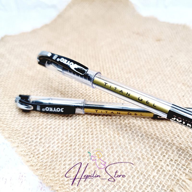 

Pulpen Gel JOYKO HITAM TITAN GEL 0.5 mm ECER 1 PC / Ballpoint TITAN Gel Hitam GP-167