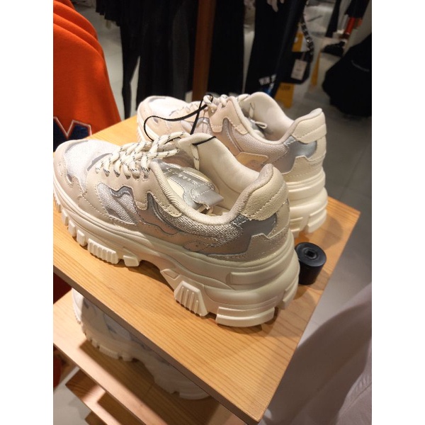 sepatu sneakers bershka original new