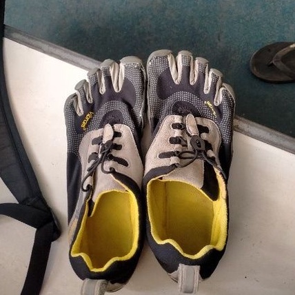 sepatu vibram second original