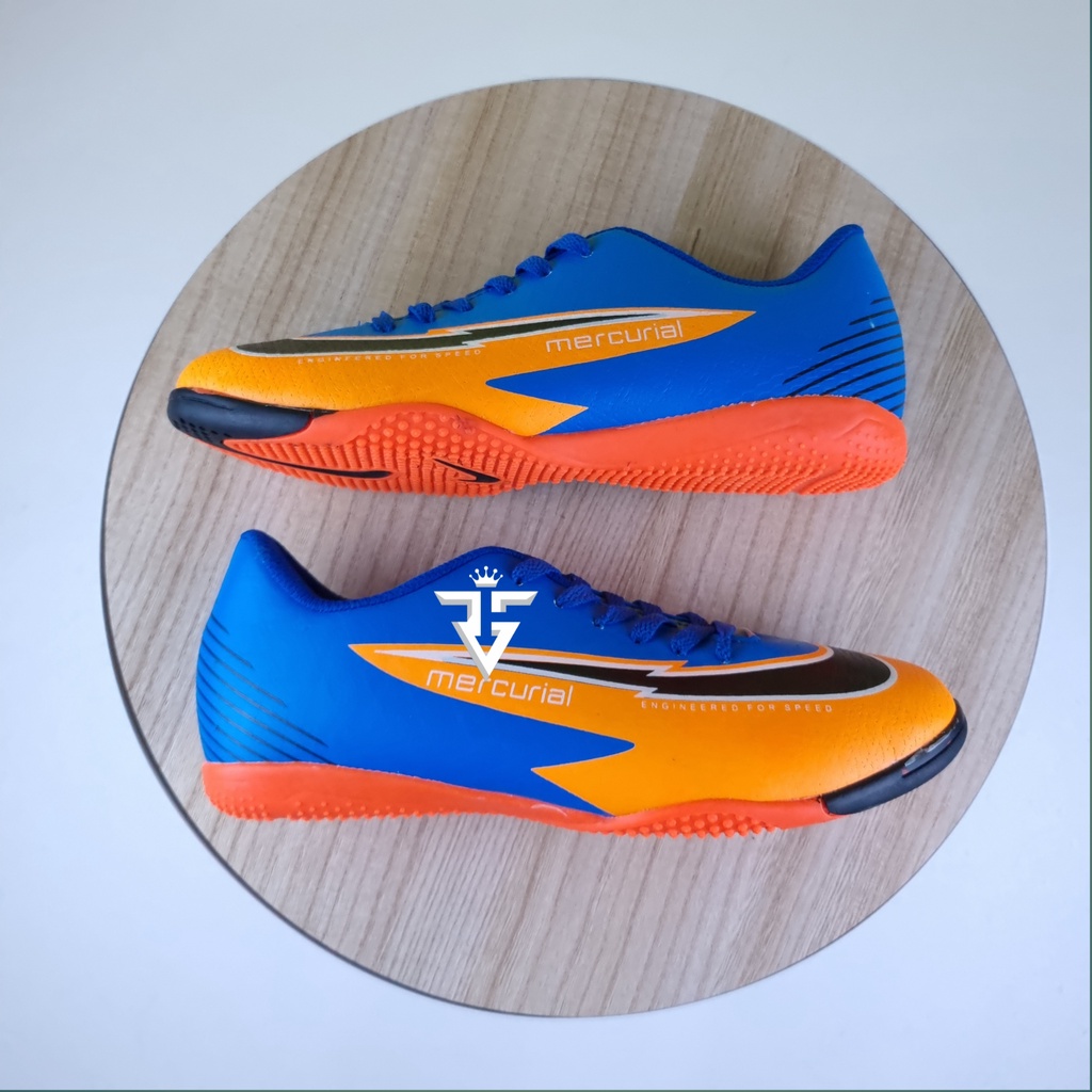 SEPATU FUTSAL Pria Out Door Terbaru