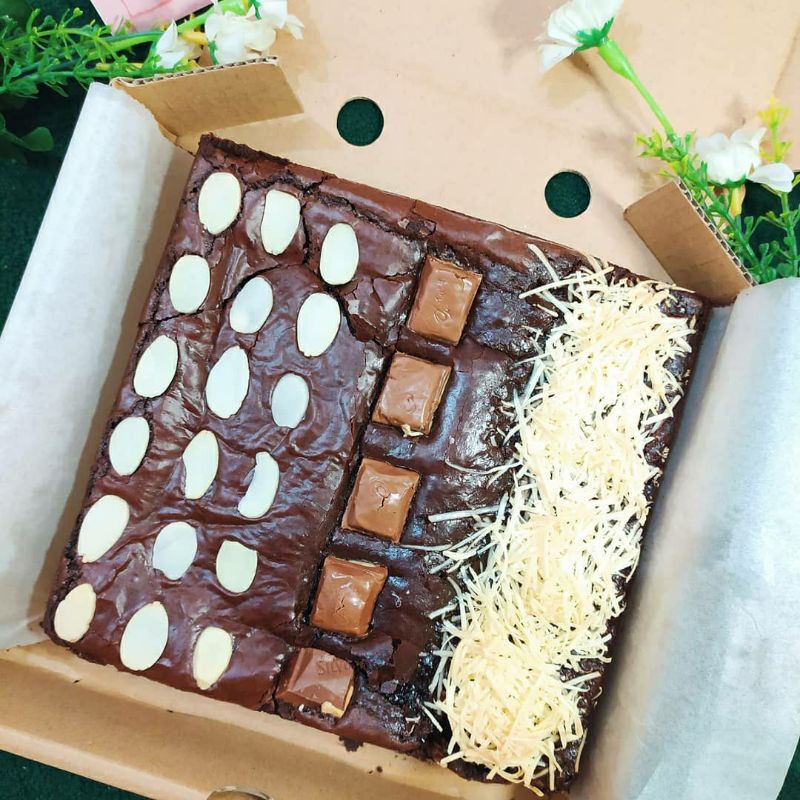 

Brownies Bella Brownies MELTED Panggang Premium Brownies 3 Topping